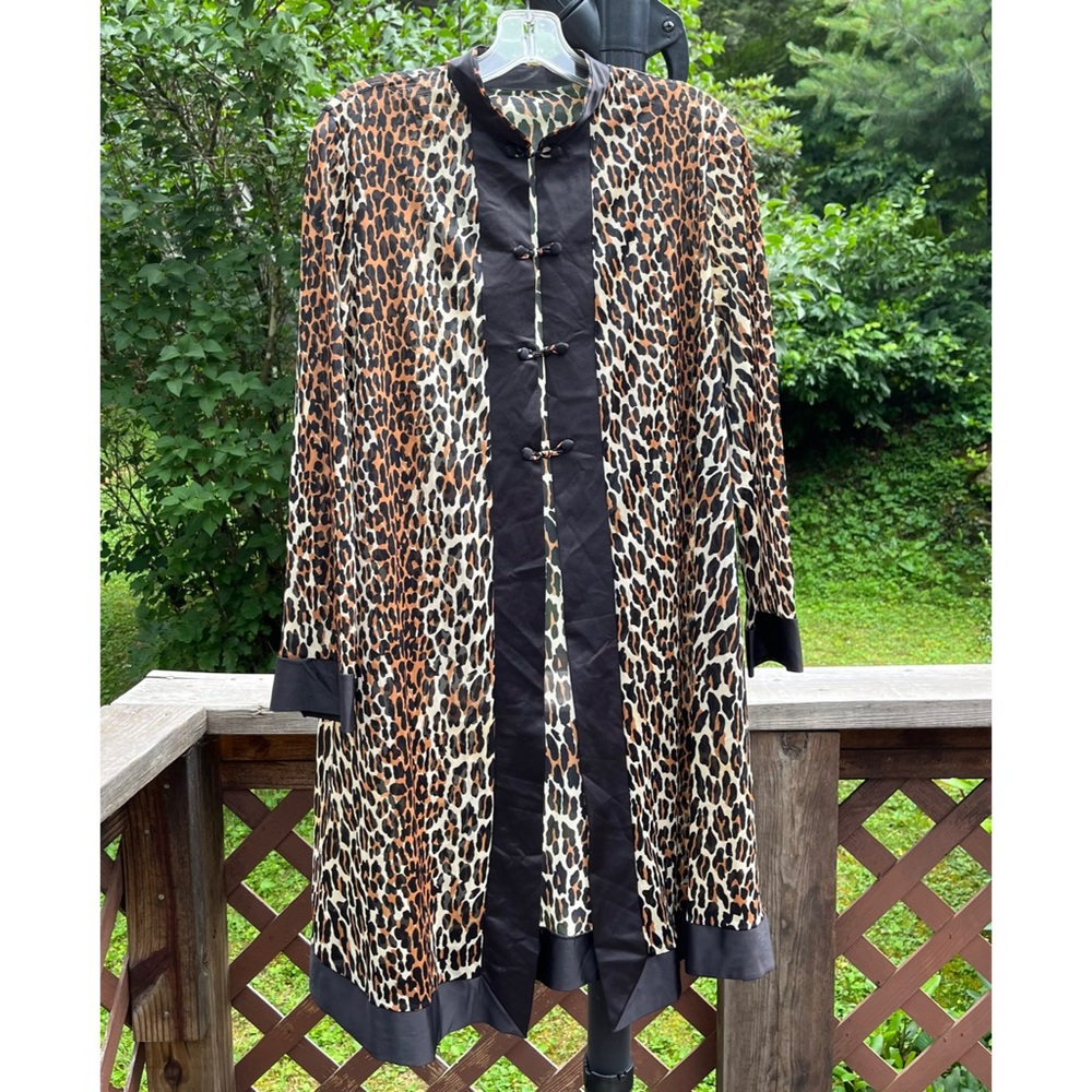 Vintage Vanity Fair Robe 36 Nylon Animal Print